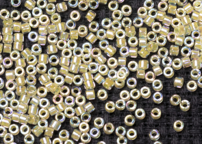 Бисер Япония MIYUKI Delica цилиндрический 11/0 5г DB-0053 палевый радужный с цветной линией
